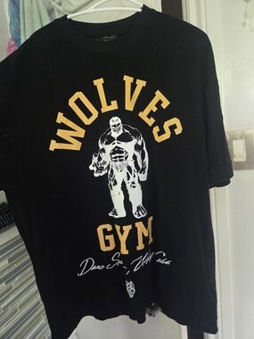 Darc Sport Black Graphic 'Wolves Gym' Tee with Yellow Print